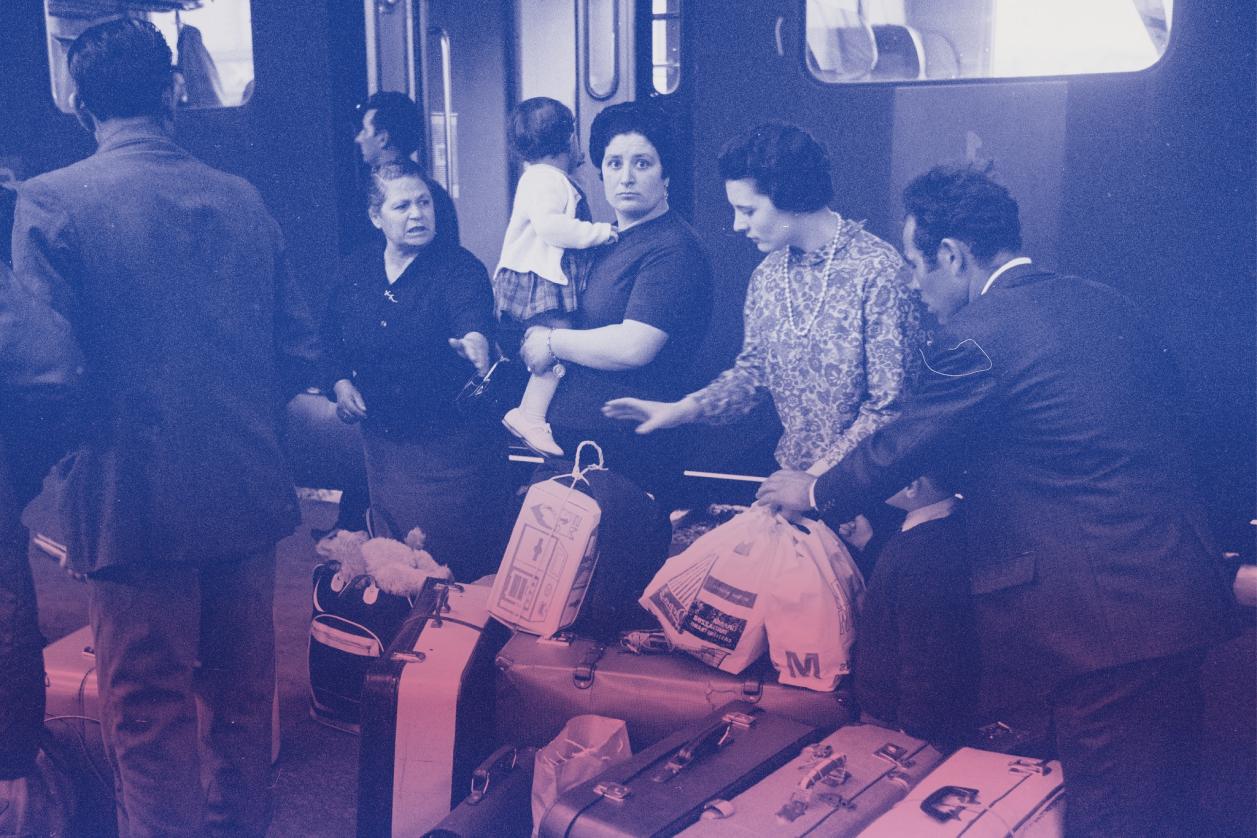 Italiener*innen, Zürich Hauptbahnhof, 1968, Foto: Comet Photo AG, Zürich, ETH-Bibliothek/Bildarchiv.