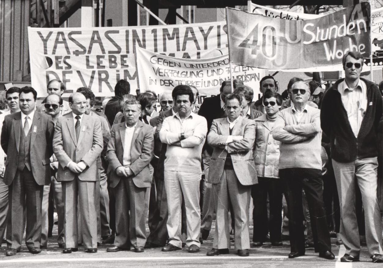 Foto: 1. Mai-Demonstration, Nationalitätentreff am Neumarkt, 1984, Winterthur, Bildarchiv winbib.
