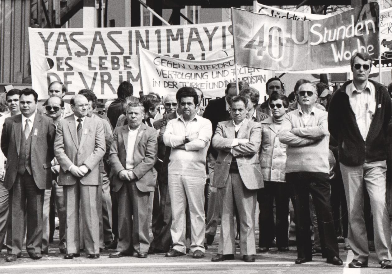 Foto: 1. Mai-Demonstration, Nationalitätentreff am Neumarkt, 1984, Winterthur, Bildarchiv winbib.