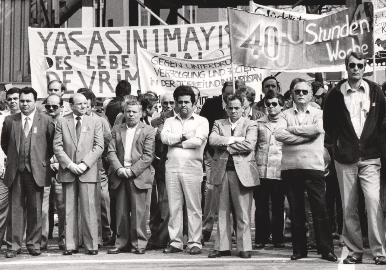 Foto: 1. Mai-Demonstration, Nationalitätentreff am Neumarkt, 1984, Winterthur, Bildarchiv winbib.